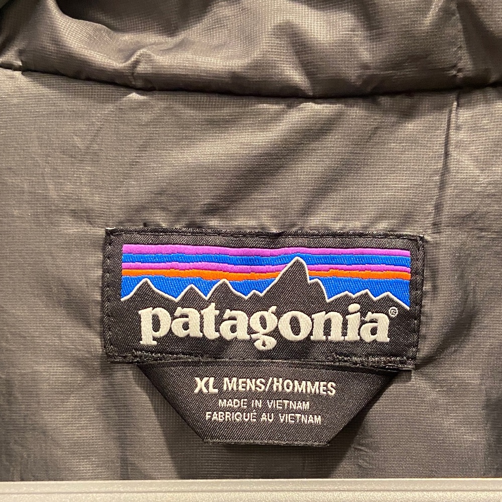 Patagonia Men's Dark Gray nano puff Jacket - Picture 2 of 4